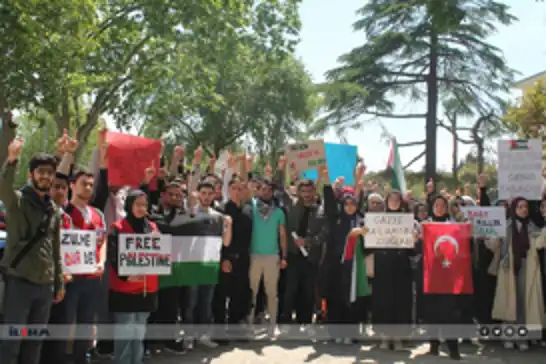 طلاب جامعة العلوم الصحية في إسطنبول ينظمون بياناً صحفياً داعماً لفلسطين